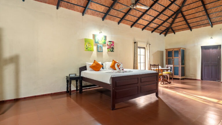 Grand Cottage Bedroom