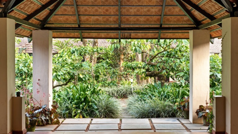 Grand Cottage Outside