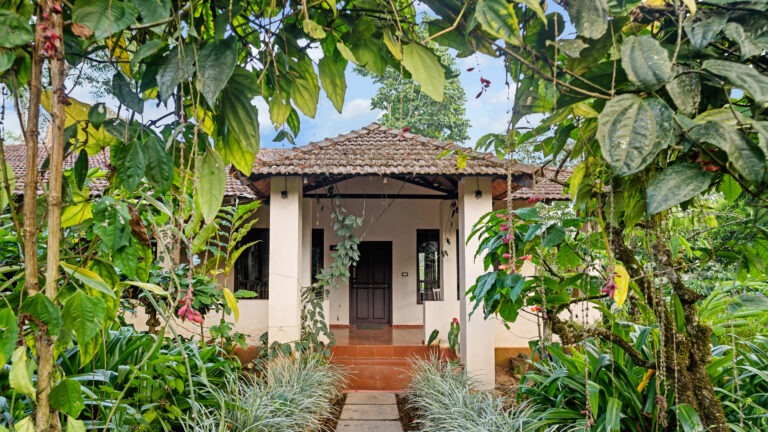 Grand Cottage Entry